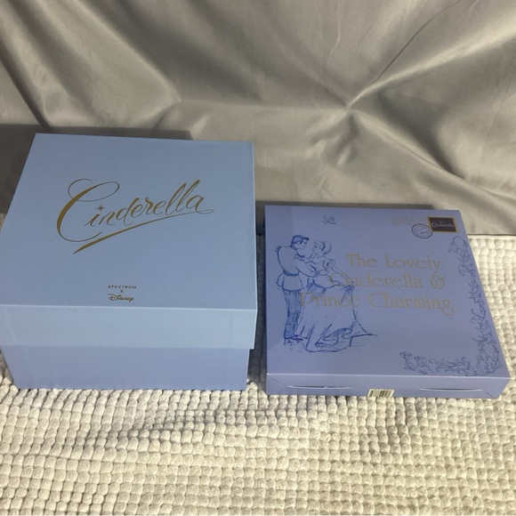 SPECTRUM Disney Cinderella Glass Slipper Makeup Brush Holder with 7pc Brush Set - Picture 12 of 12